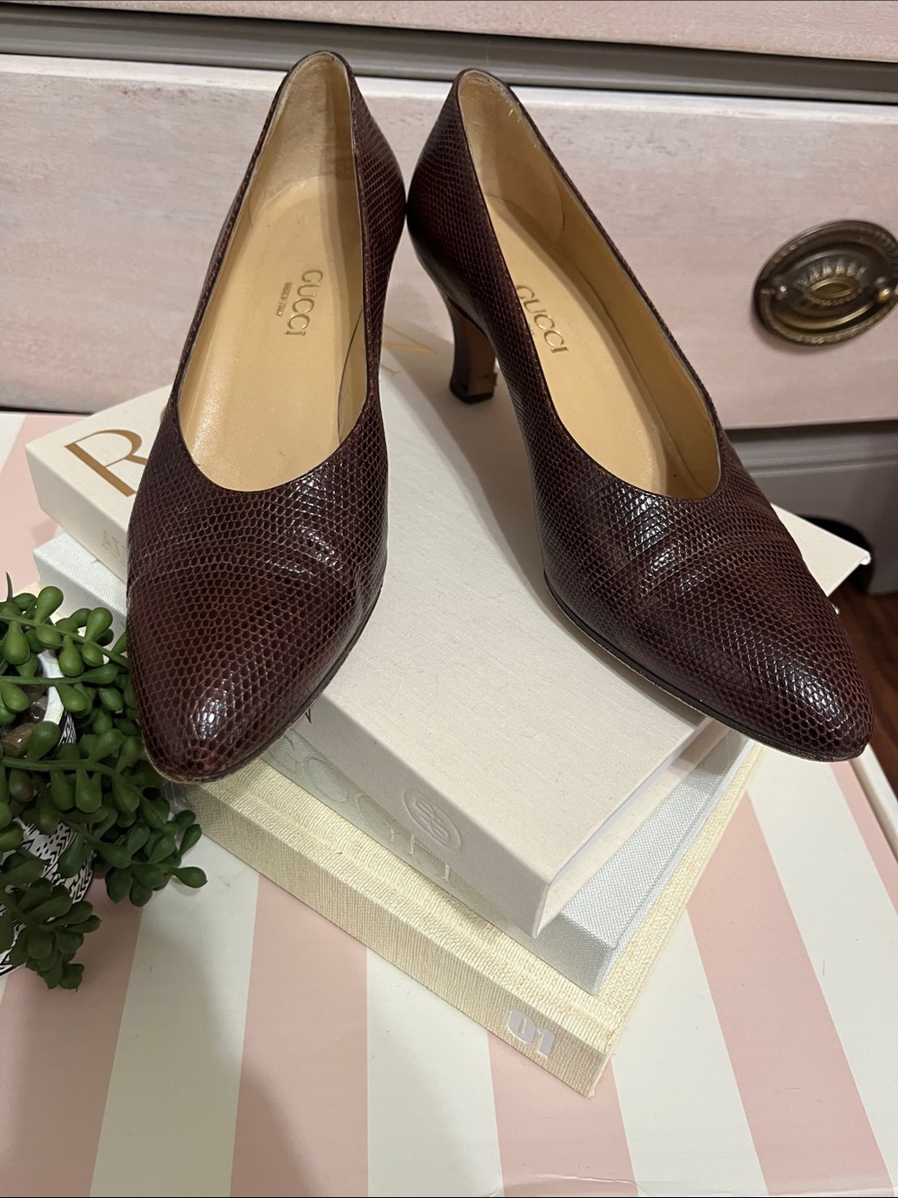 Gucci Vintage 1950s-1960s Dark Brown Pointed Toe Leather Pumps size 39 AA EUC